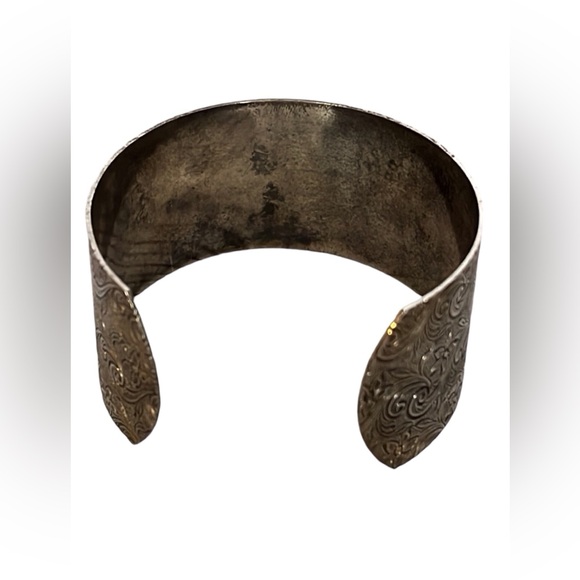 Vintage Metal Etched Cuff Bracelet. Pre owned. Shows wear. See photo - Picture 3 of 3
